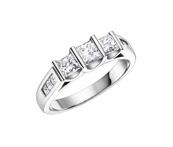 BAGUE STYLE TRINITÉ EN OR BLANC SERTIE DE DIAMANTS DE TAILLE PRINCESSE - CR DX305W50 - BIJOUX CANADIEN BAGUE STYLE TRINITÉ EN OR BLANC SERTIE DE DIAMANTS DE TAILLE PRINCESSE - CR DX305W50 - BIJOUX CANADIEN