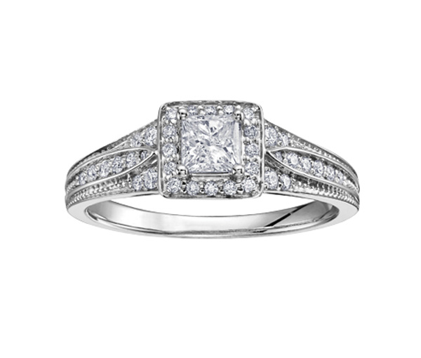 BAGUE EN OR BLANC SERTIE D'UN DIAMANT CANADIEN PRINCESSE ET DE DIAMANTS - CR AM228W50 - DIAMANT CANADIEN BAGUE EN OR BLANC SERTIE D'UN DIAMANT CANADIEN PRINCESSE ET DE DIAMANTS - CR AM228W50 - DIAMANT CANADIEN