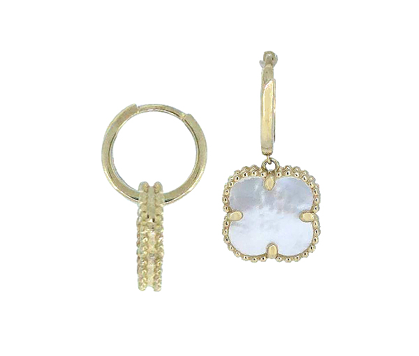 BOUCLES HUGGIES EN OR JAUNE AVEC TRÈFLE SERTI DE NACRE DE PERLE BLANCHE - CB TREHUGNA - CBE BOUCLES HUGGIES EN OR JAUNE AVEC TRÈFLE SERTI DE NACRE DE PERLE BLANCHE - CB TREHUGNA - CBE