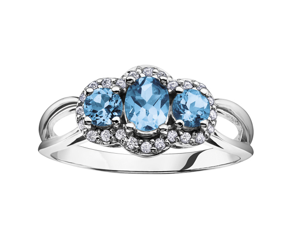BAGUE EN OR BLANC SERTIE DE TOPAZES BLEUS ET DE DIAMANTS - CR DD2239 - BIJOUX CANADIEN BAGUE EN OR BLANC SERTIE DE TOPAZES BLEUS ET DE DIAMANTS - CR DD2239 - BIJOUX CANADIEN