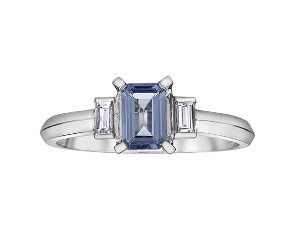 BAGUE EN OR BLANC SERTIE D'UNE TANZANITE ET DE DIAMANTS - CR DD7864 - BIJOUX CANADIEN BAGUE EN OR BLANC SERTIE D'UNE TANZANITE ET DE DIAMANTS - CR DD7864 - BIJOUX CANADIEN