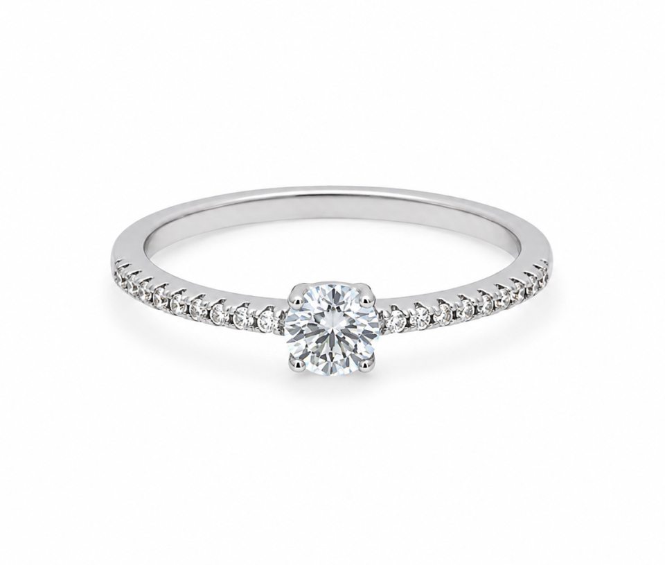 BAGUE EN ARGENT RHODIÉ AVEC MOISSANITES BAGUE EN ARGENT RHODIÉ AVEC MOISSANITES
