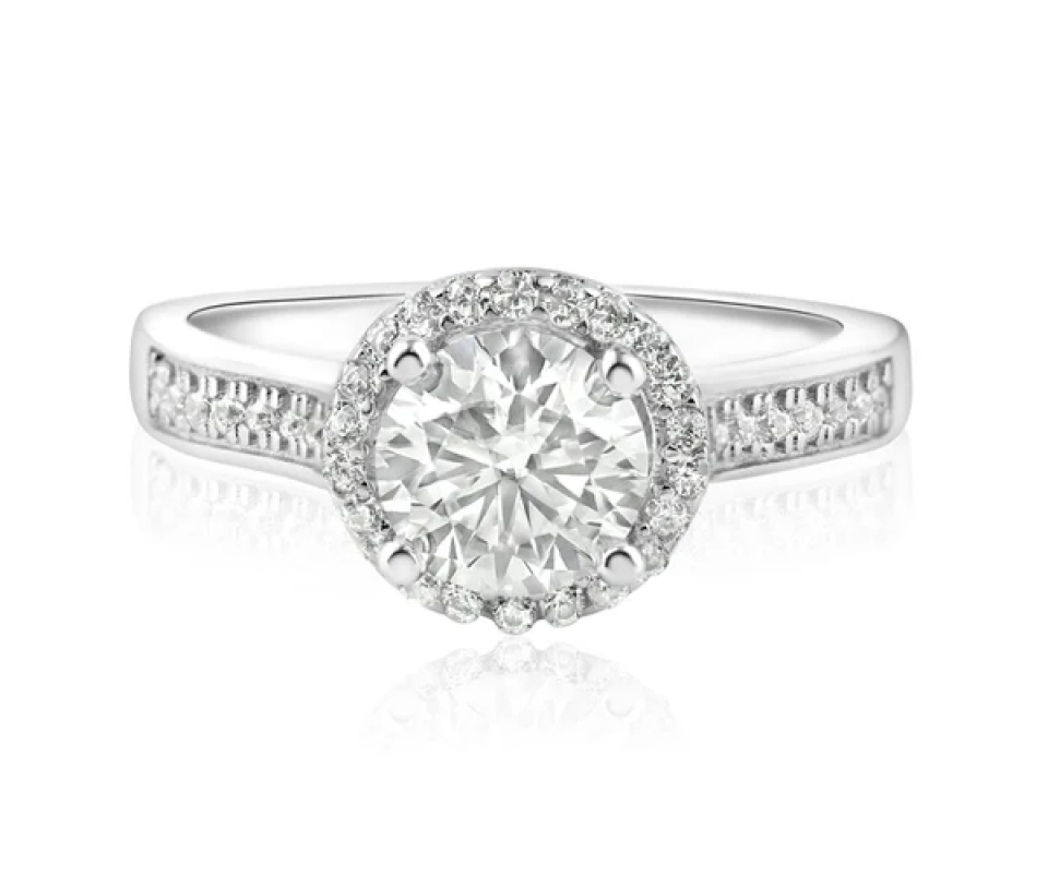 BAGUE EN ARGENT RHODIÉ SERTIE D'UNE MOISSANITE ET D'UN HALO DE CUBIQUES ZIRCONIAS - SP MBGR000045 - BIJOUX D'IMPORTATION BAGUE EN ARGENT RHODIÉ SERTIE D'UNE MOISSANITE ET D'UN HALO DE CUBIQUES ZIRCONIAS - SP MBGR000045 - BIJOUX D'IMPORTATION