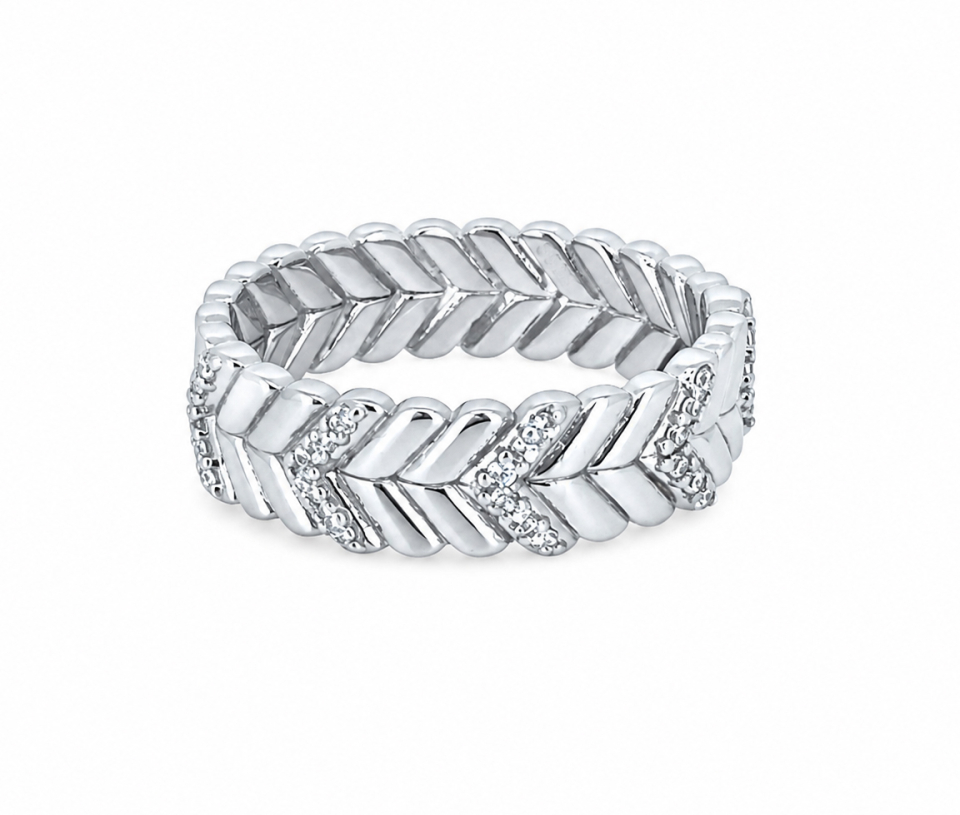BAGUE EN ARGENT RHODIÉ À MOTIF EN V AVEC CZ BAGUE EN ARGENT RHODIÉ À MOTIF EN V AVEC CZ