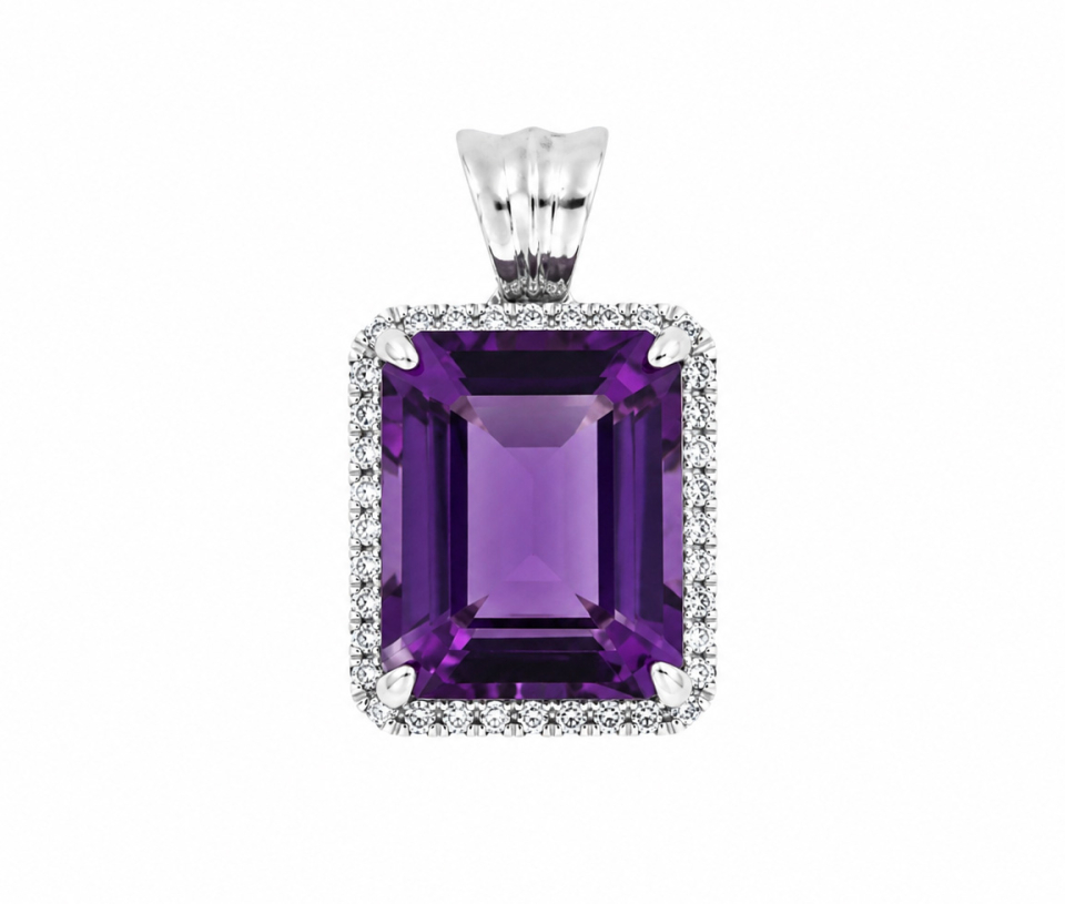 PENDENTIF AVEC UNE AMÉTHYSTE ET DES DIAMANTS PENDENTIF AVEC UNE AMÉTHYSTE ET DES DIAMANTS