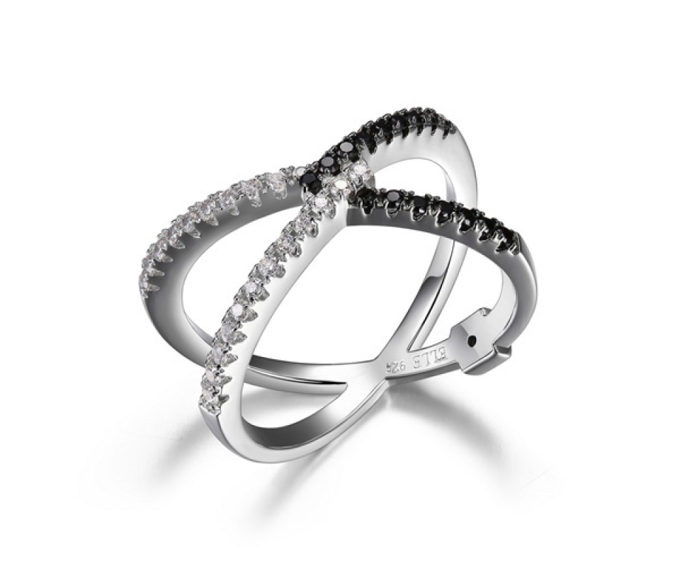 BAGUE EN X AVEC CZ BLANC ET NOIR BAGUE EN X AVEC CZ BLANC ET NOIR