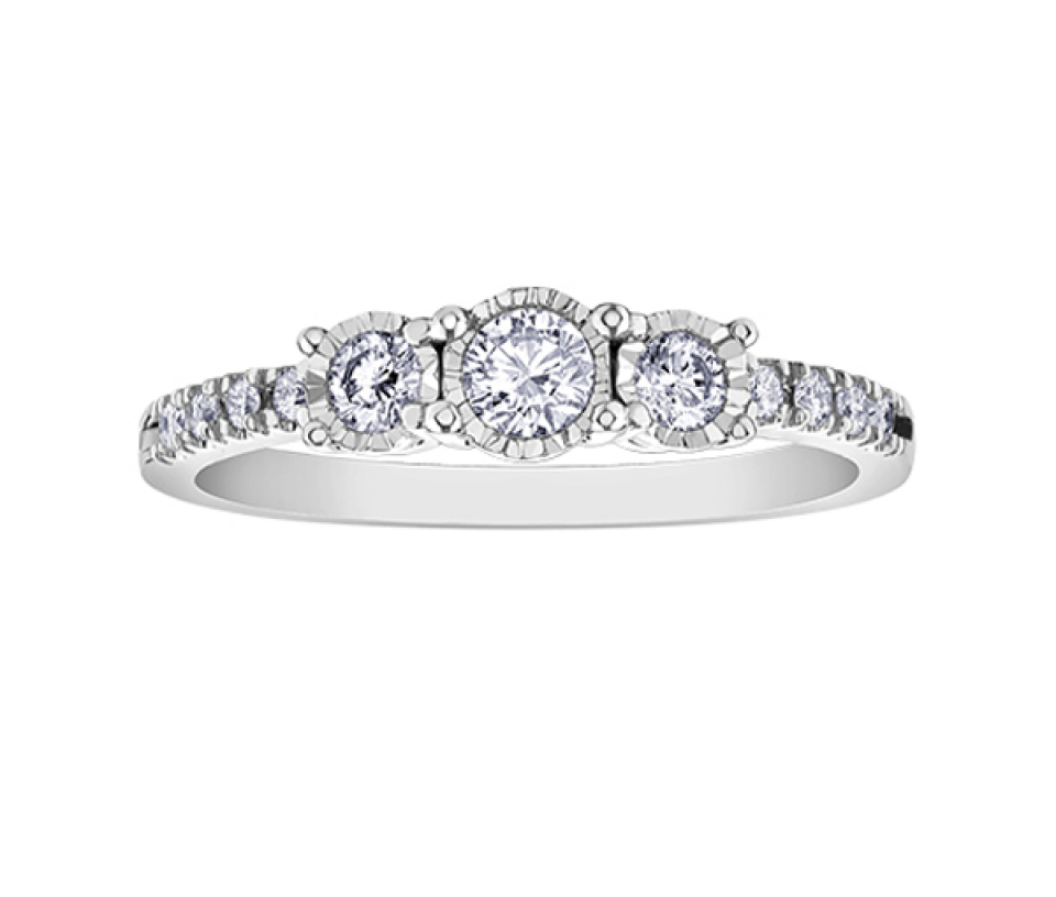 BAGUE EN OR 10K BLANC SERTIE DE DIAMANTS - CR DD7867 - BIJOUX CANADIEN BAGUE EN OR 10K BLANC SERTIE DE DIAMANTS - CR DD7867 - BIJOUX CANADIEN