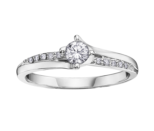 BAGUE EN OR BLANC SERTIE D'UN DIAMANT CANADIEN ET DE DIAMANTS - CR AM110 - DIAMANT CANADIEN