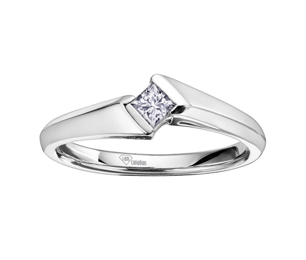 BAGUE EN OR 10K BLANC SERTIE D'UN DIAMANT CANADIEN 