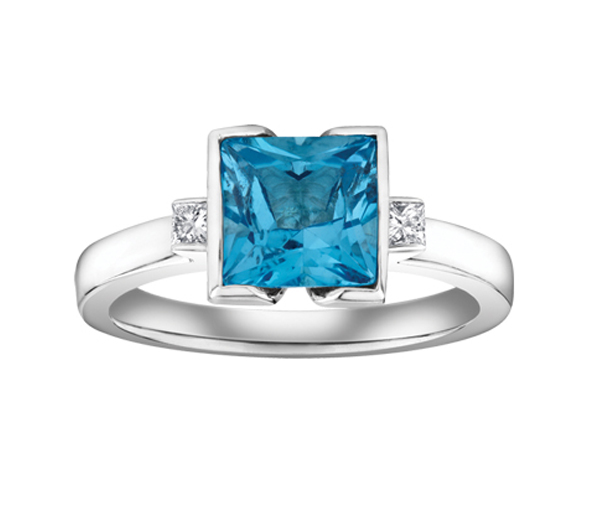 BAGUE EN OR BLANC SERTIE D'UN TOPAZE BLEU ET DE DIAMANTS - CR DD2518 - BIJOUX CANADIEN