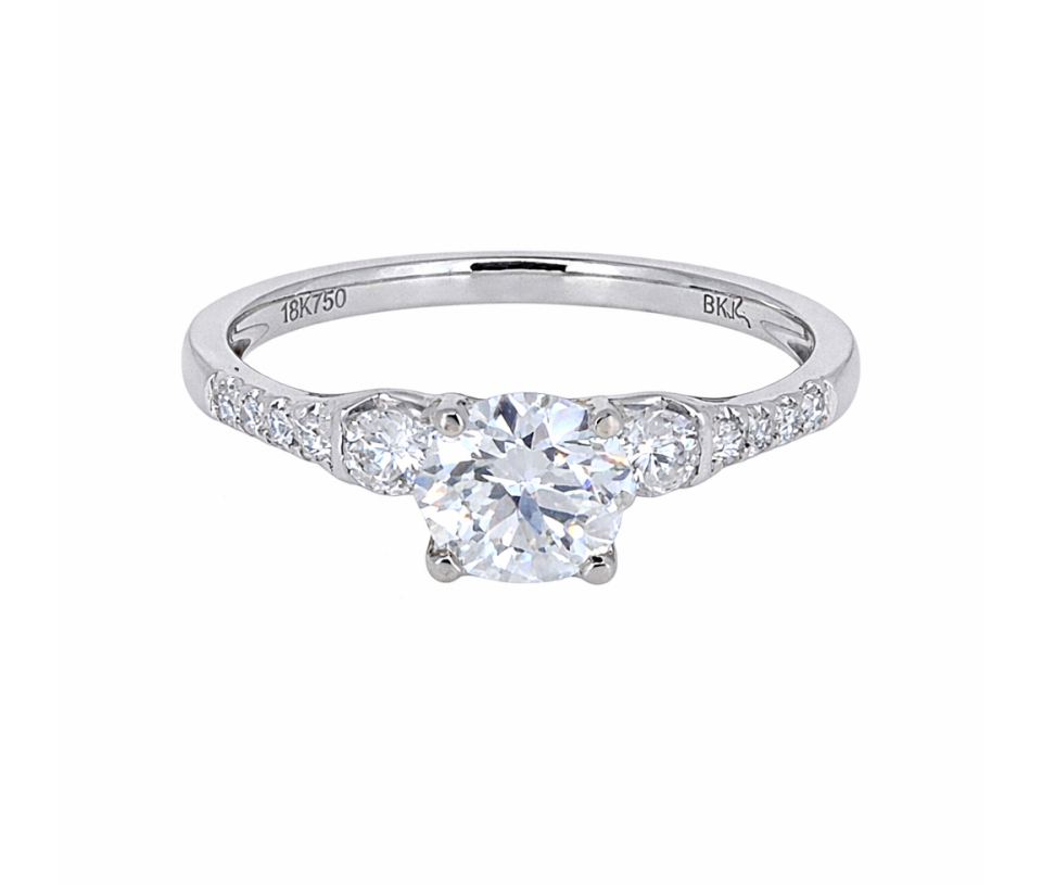BAGUE EN OR AVEC DIAMANTS