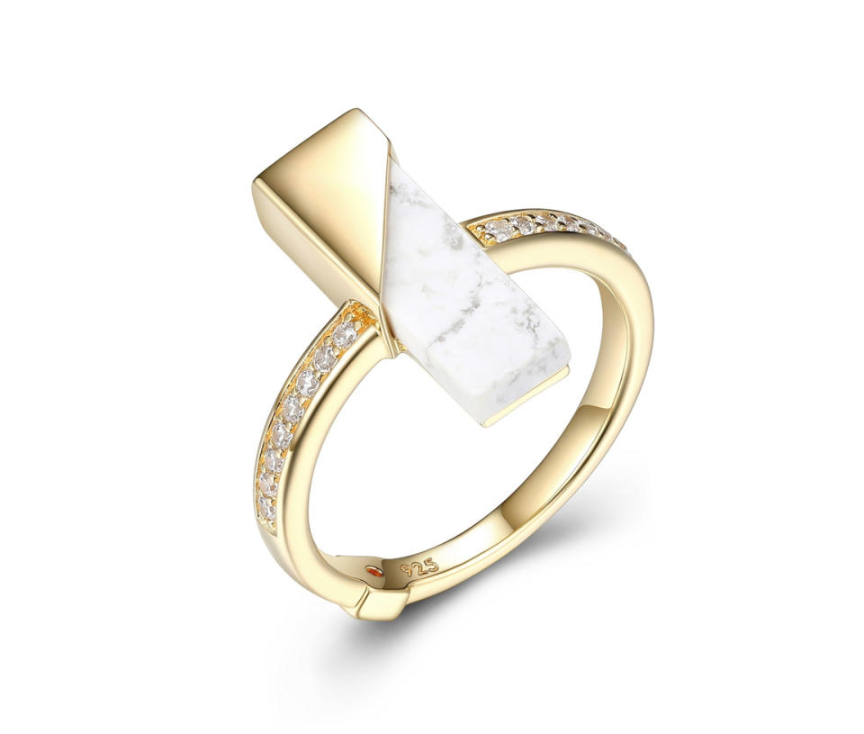 BAGUE AVEC HOWLITE BLANCHE ET CZ