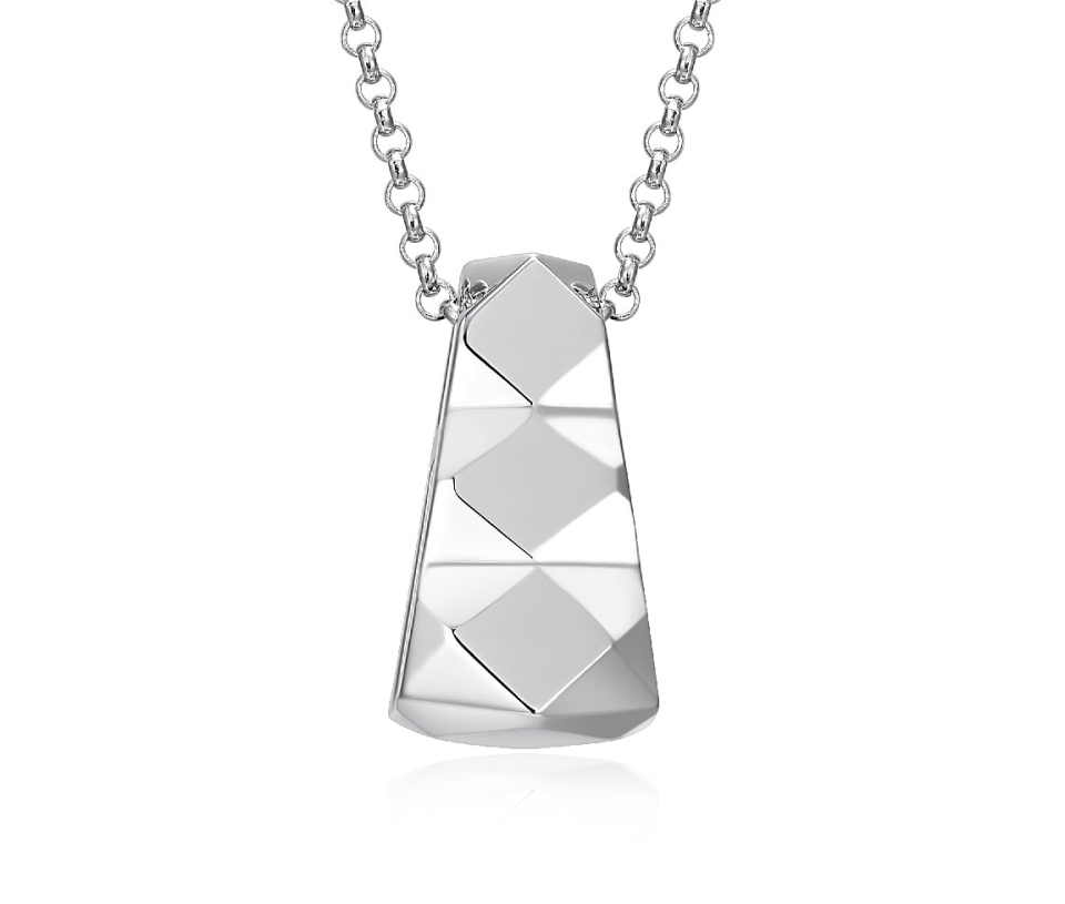 PENDENTIF TRIANGULAIRE MARTELÉ EN ARGENT RHODIÉ