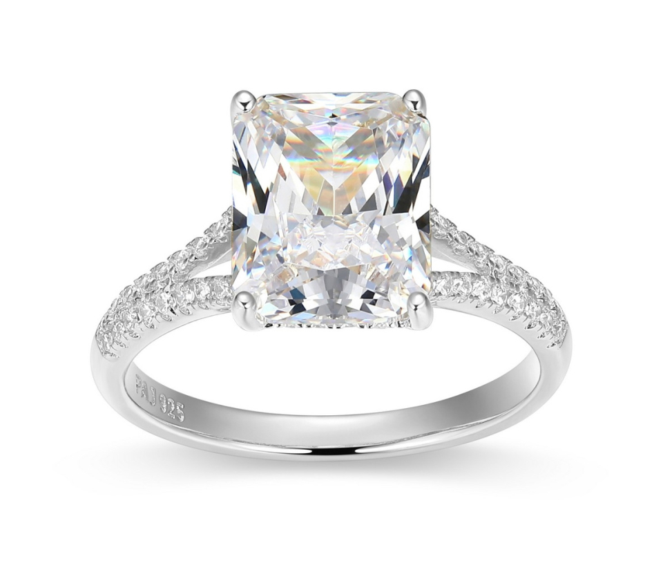 BAGUE REIGN AVEC CUBIQUE RADIANT