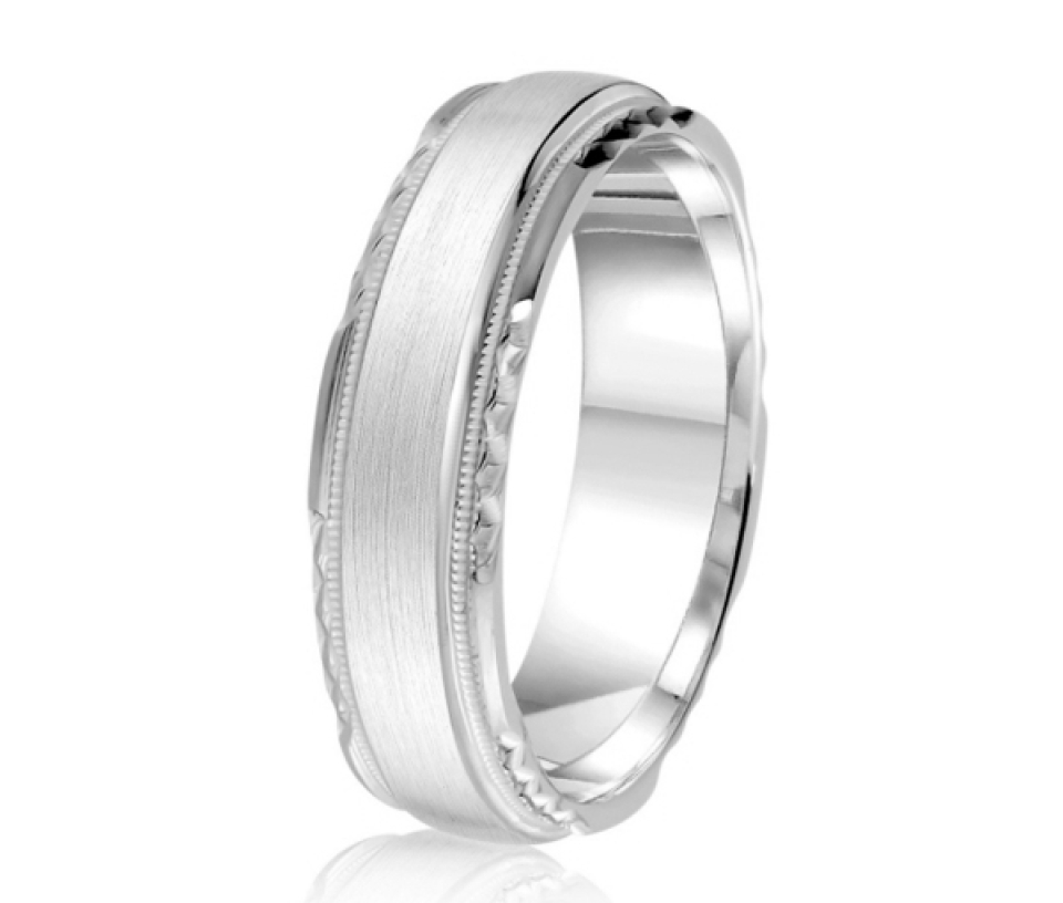 JONC EN OR OU EN PLATINE AVEC FINI SATINÉ AVEC MOTIF MILGRAIN ET TAILLE DIAMANT SUR LES CÔTÉS