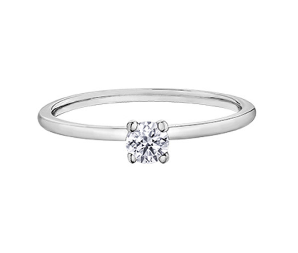 BAGUE STYLE SOLITAIRE EN OR SERTIE D'UN DIAMANT CANADIEN - CR AM447W20 - DIAMANT CANADIEN